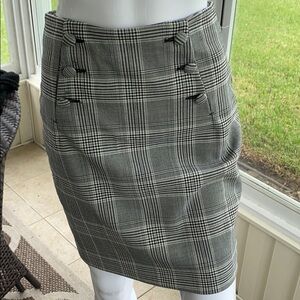 H&M - Black & White  Button Plaid Pencil Skirt Size 4
